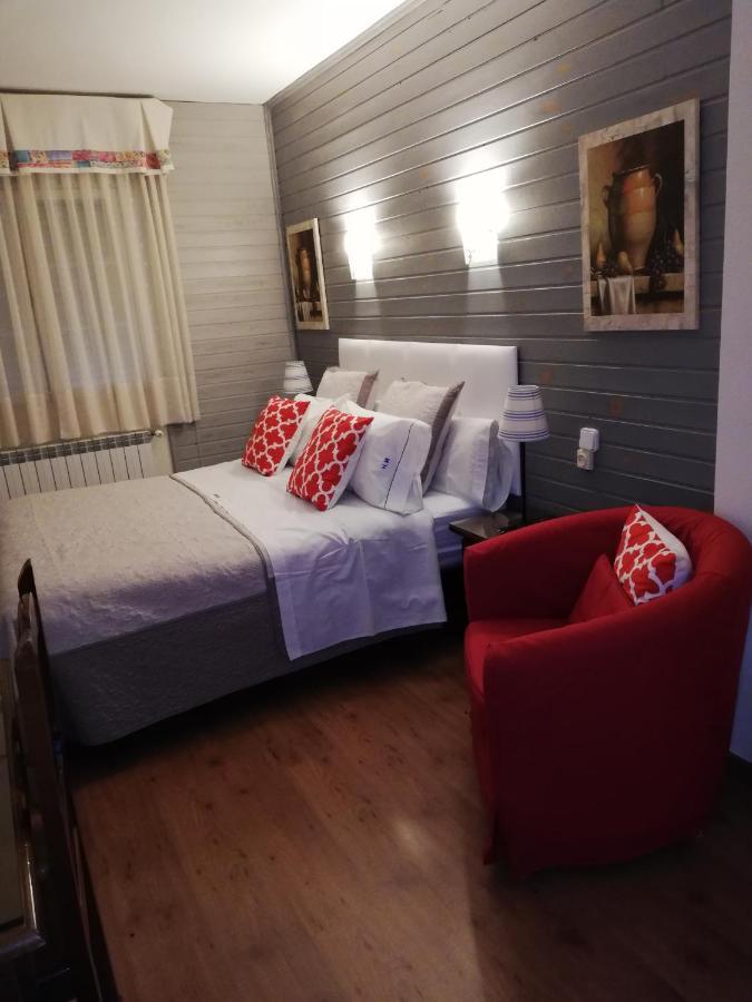 Hostal Martin - Sanabria Ribadelago ภายนอก รูปภาพ