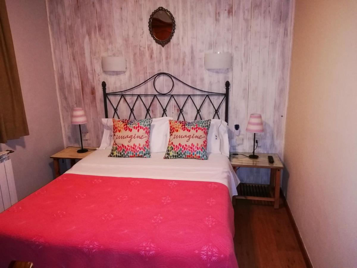 Hostal Martin - Sanabria Ribadelago ภายนอก รูปภาพ