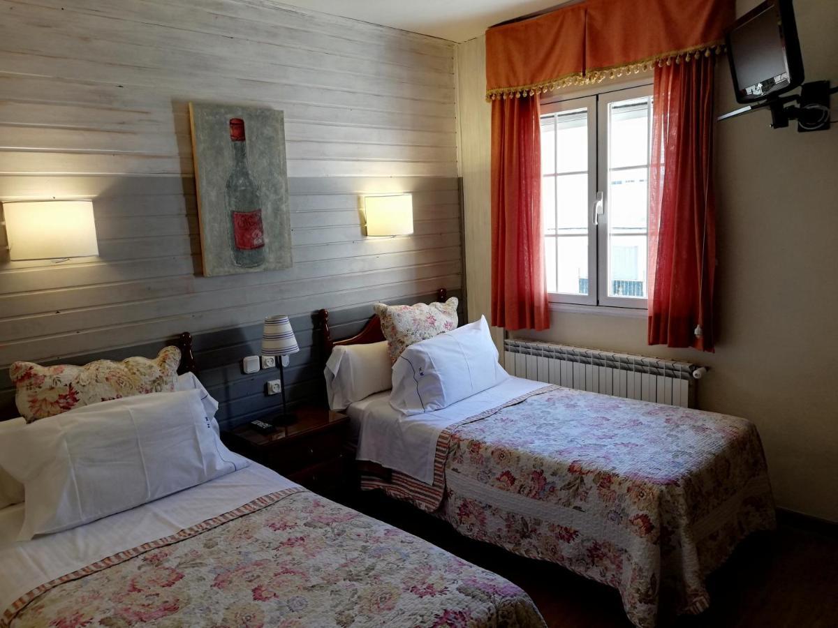 Hostal Martin - Sanabria Ribadelago ภายนอก รูปภาพ