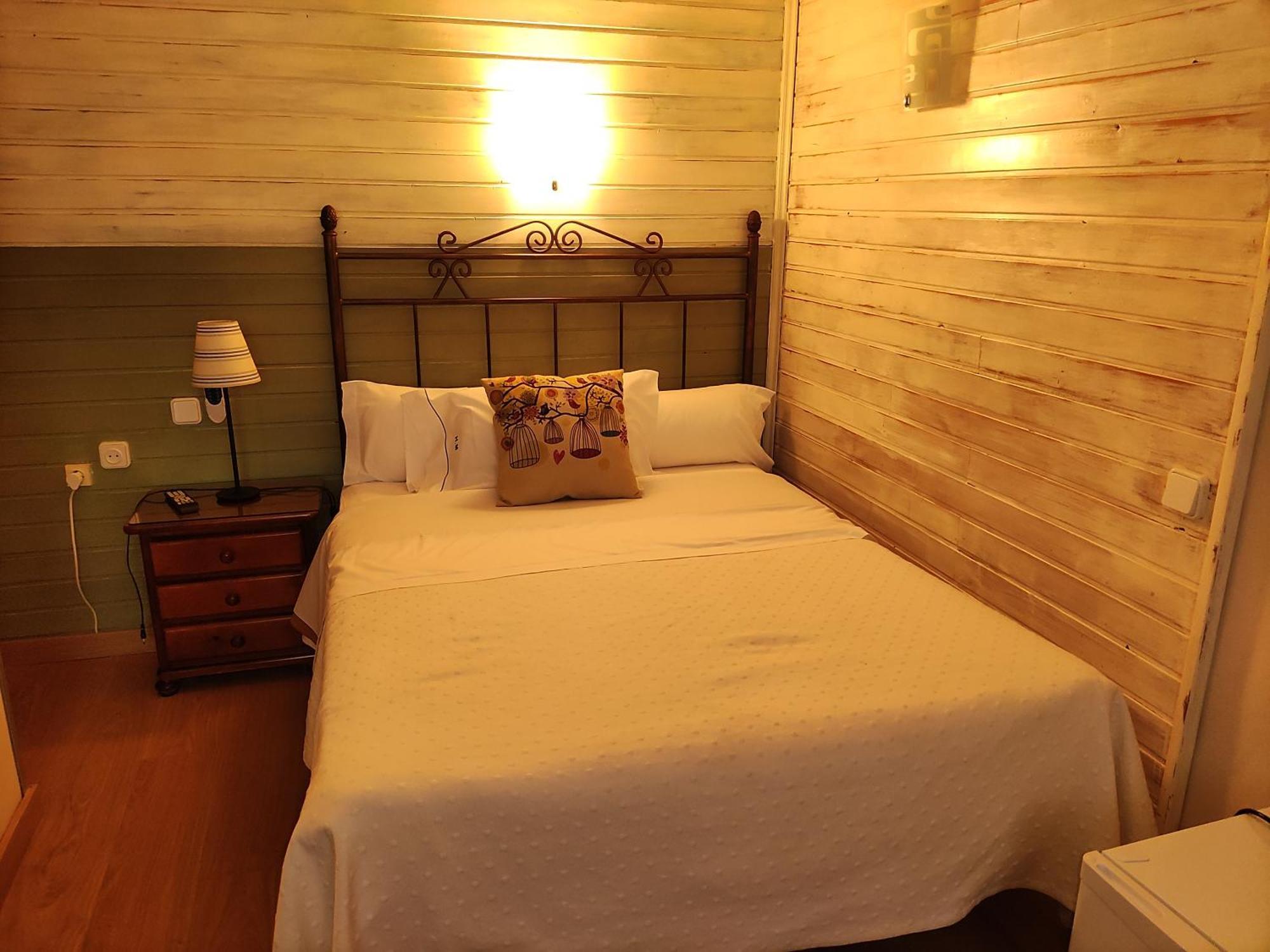 Hostal Martin - Sanabria Ribadelago ภายนอก รูปภาพ