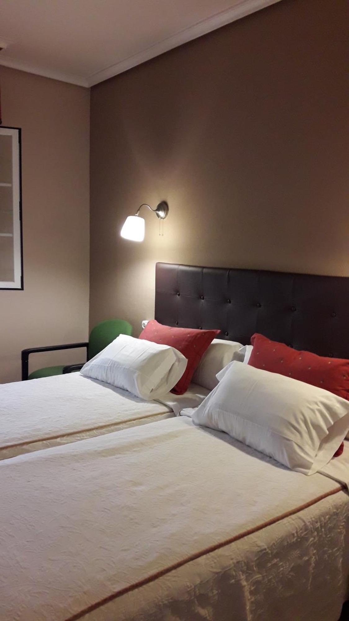 Hostal Martin - Sanabria Ribadelago ภายนอก รูปภาพ