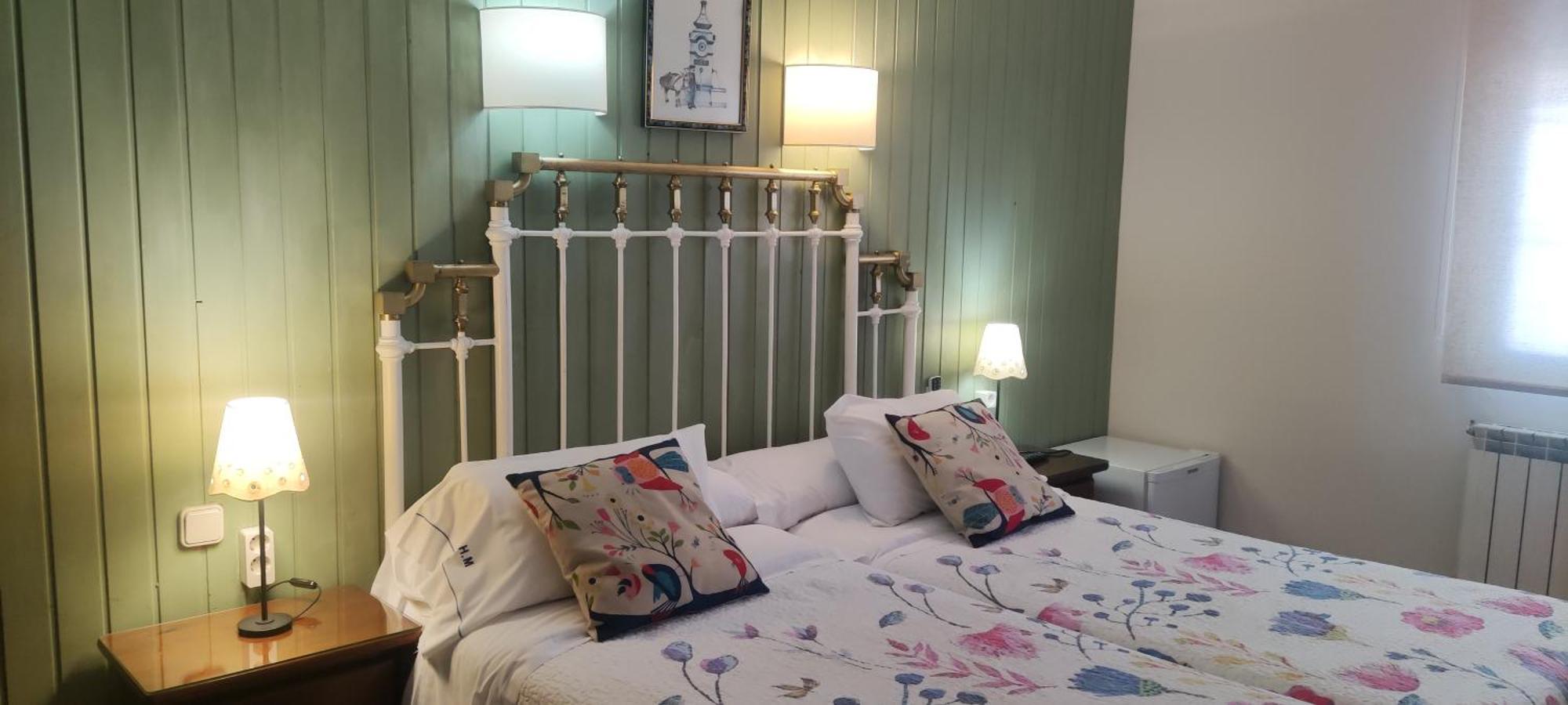 Hostal Martin - Sanabria Ribadelago ภายนอก รูปภาพ