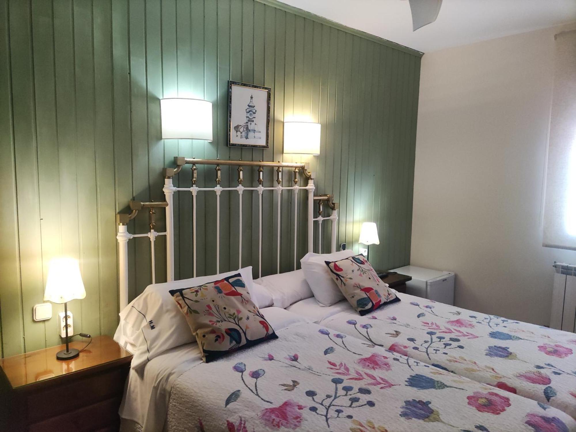Hostal Martin - Sanabria Ribadelago ภายนอก รูปภาพ