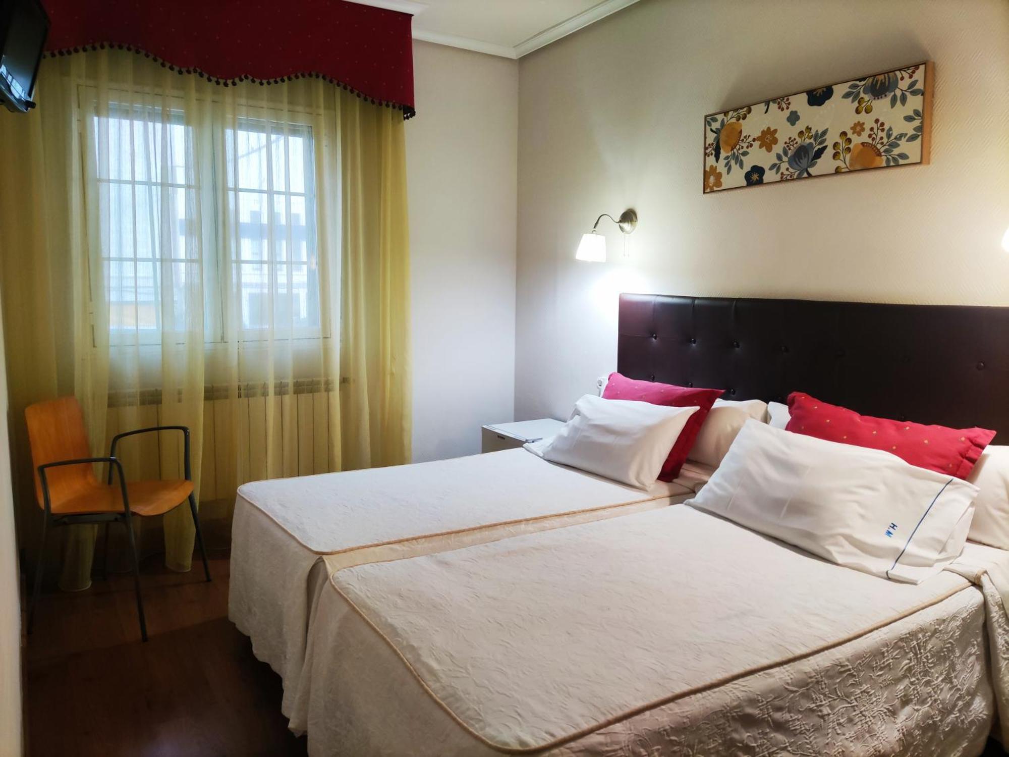 Hostal Martin - Sanabria Ribadelago ภายนอก รูปภาพ