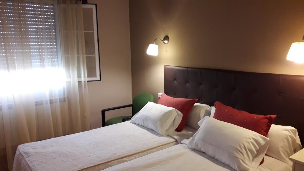 Hostal Martin - Sanabria Ribadelago ภายนอก รูปภาพ