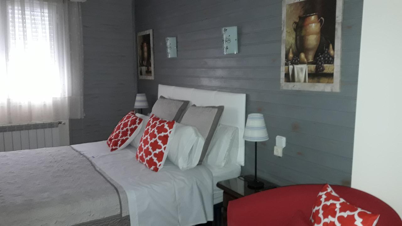 Hostal Martin - Sanabria Ribadelago ภายนอก รูปภาพ