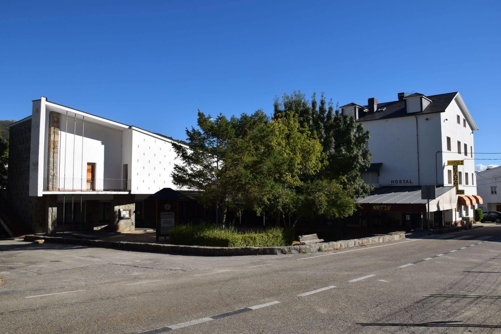 Hostal Martin - Sanabria Ribadelago ภายนอก รูปภาพ