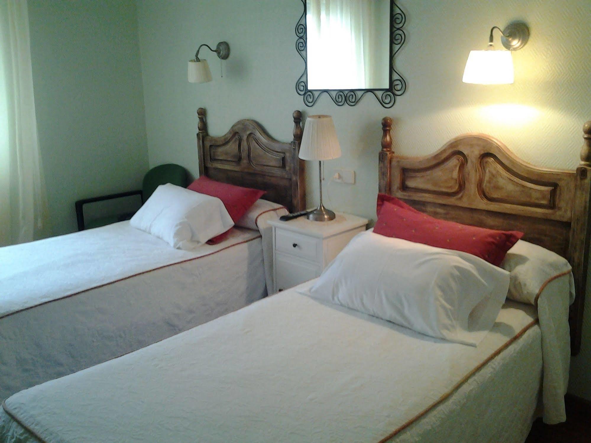 Hostal Martin - Sanabria Ribadelago ภายนอก รูปภาพ