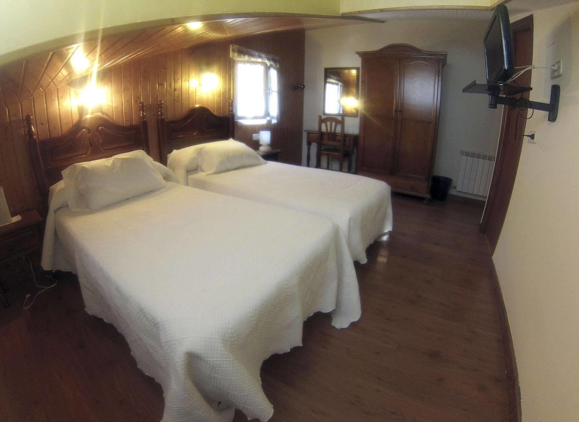 Hostal Martin - Sanabria Ribadelago ภายนอก รูปภาพ