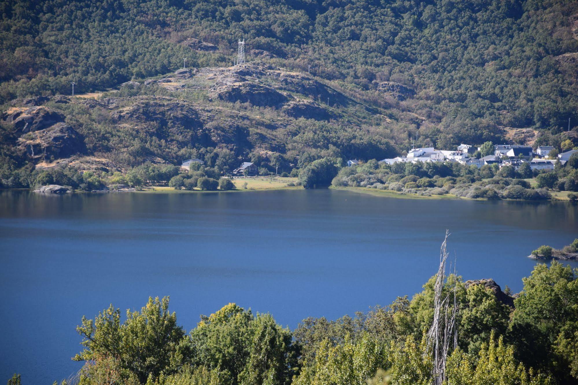 Hostal Martin - Sanabria Ribadelago ภายนอก รูปภาพ